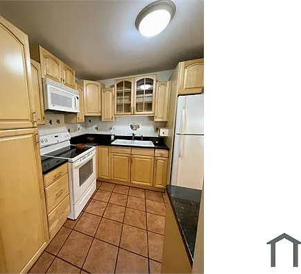16W520 Lake Dr #207 — Photo 3