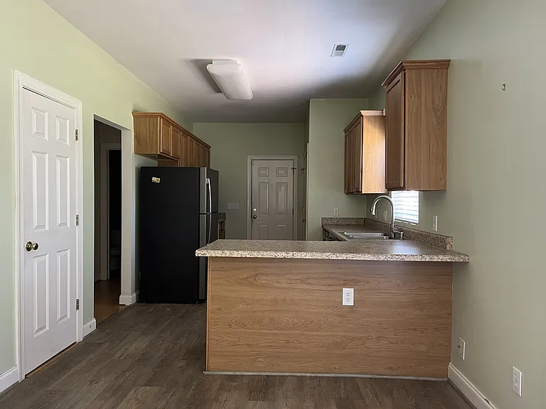 Kitchen (downstairs)