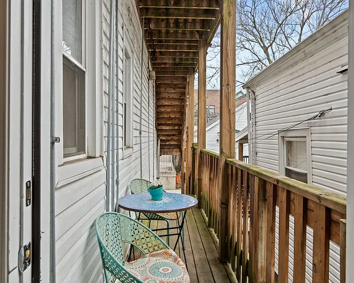 2642 N Marshfield Ave — Photo 27