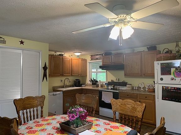 2nd image of 21832 Long Branch Rd