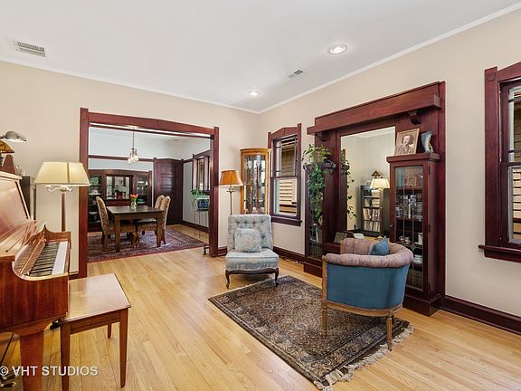 3rd image of 1724 W Bryn Mawr Ave