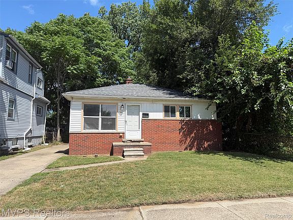 2nd image of 1967 Garrick Ave