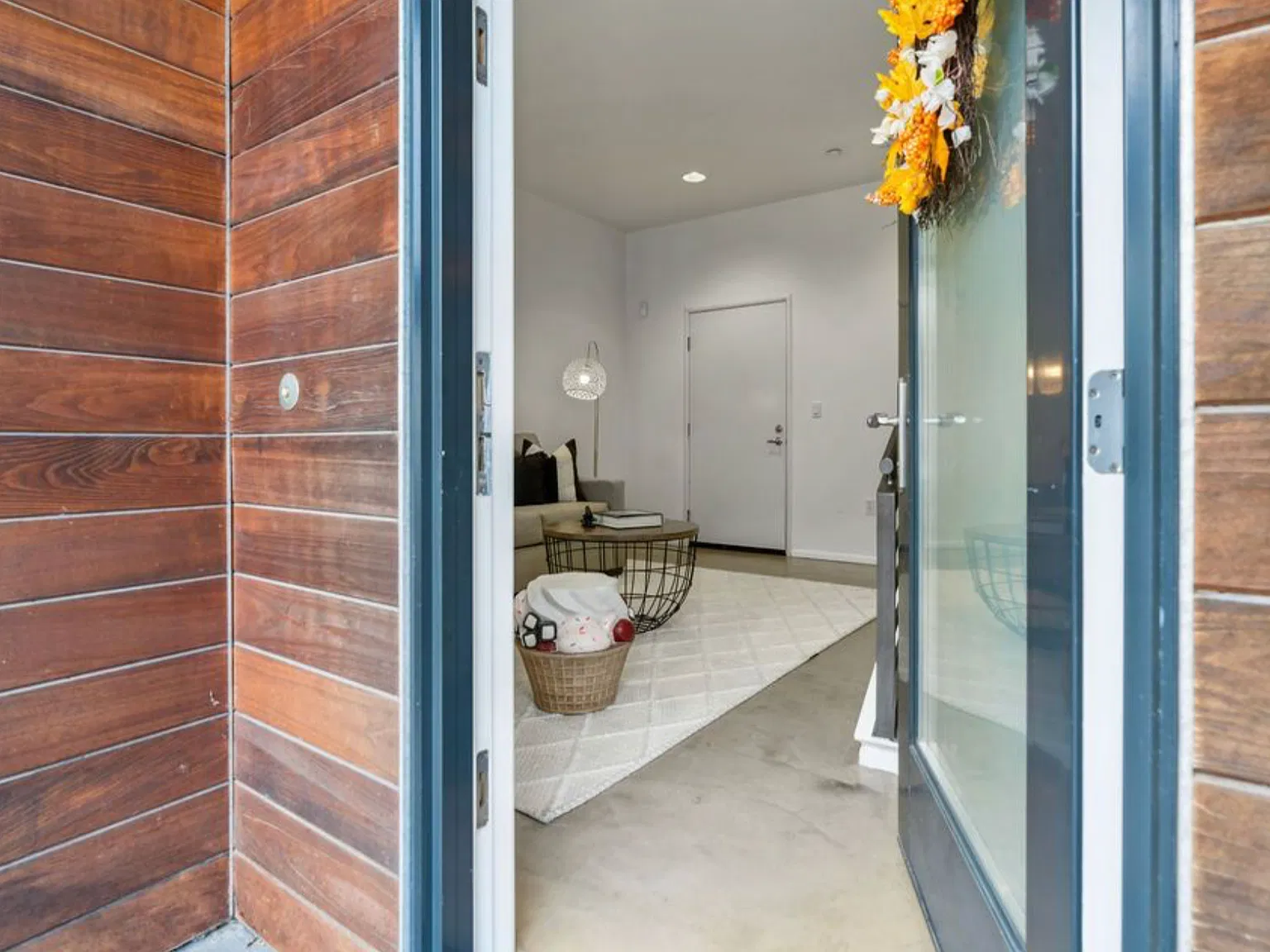 2 bed, 2.5 bath, 1339 sqft, $3,200 — Photo 4