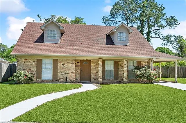 4 bed, 2.0 bath, 2247 sqft, $3,000 — Photo 1