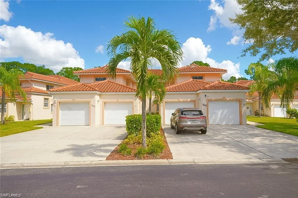 3 bed, 2.0 bath, 1484 sqft, $2,450 — Photo 3