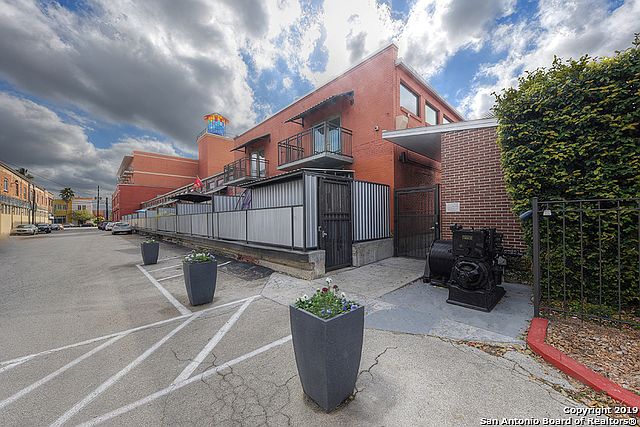 1st image of 1401 S Flores St APT 113
