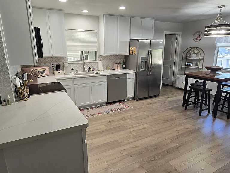 2801 Henderson Rd — Photo 7