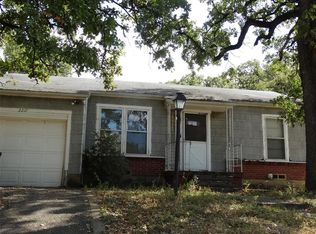 2217 Sturges Dr, Fort Worth, TX 76112