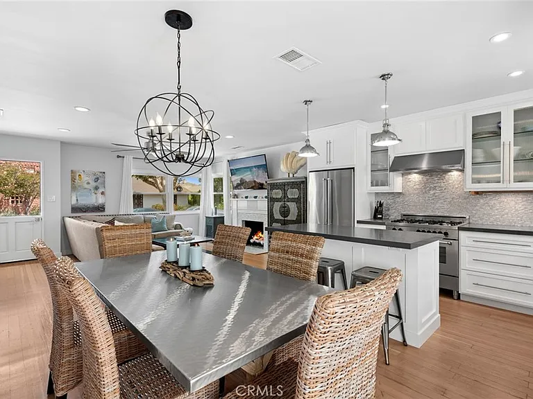 2049 E Ocean Blvd — Photo 6