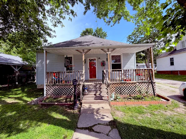 300 W Allmon St, Salem, IL 62881