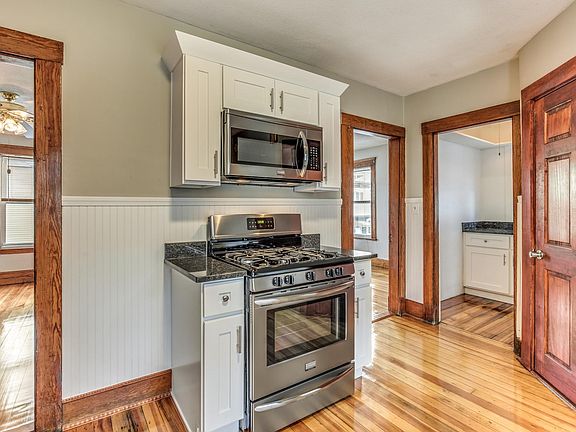 3rd image of 29 William St Unit 29