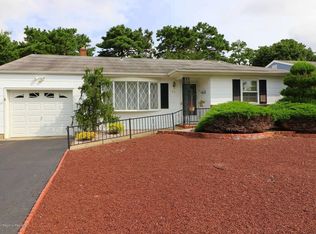 30 Caldwell Dr, Toms River, NJ 08757