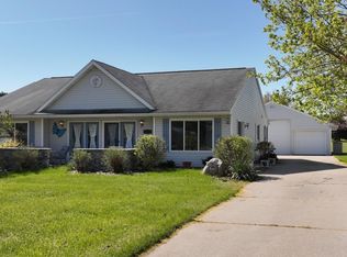 1239 Clubhouse Dr, Lake Isabella, MI 48893