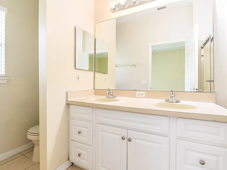 2510 Sherbrook Ln — Photo 15