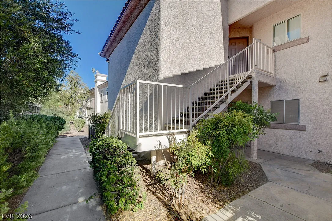 2 bed, 2.0 bath, 1073 sqft, $1,195 — Photo 3