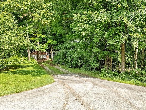 3rd image of 2529 Campbellville Rd