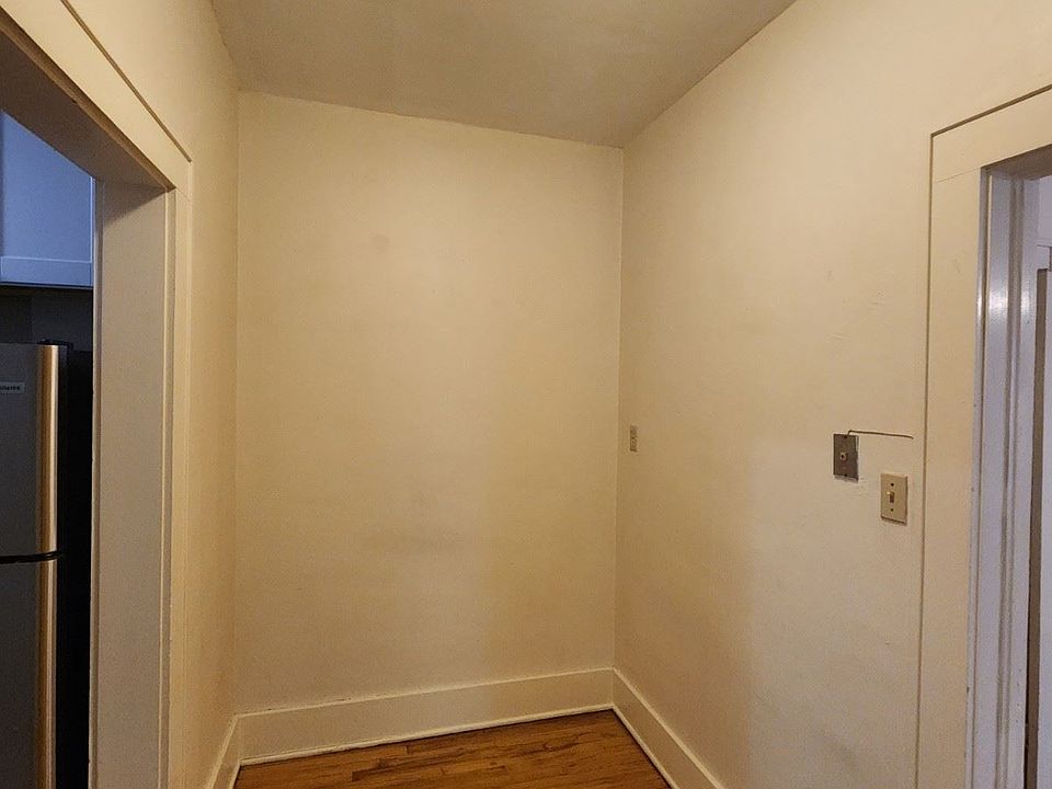 10. 807 Franklin, office area by kitchen