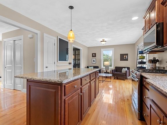 4th image of 3 Crawford Dr