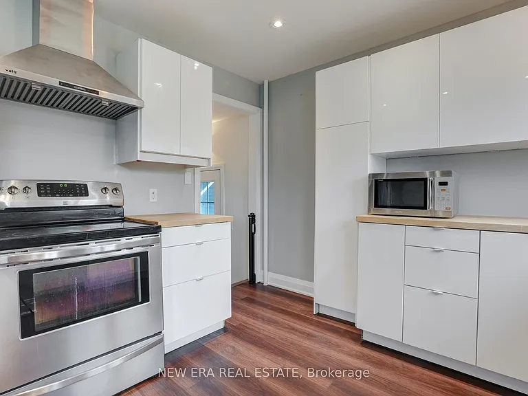 219 Lancaster St W — Photo 18