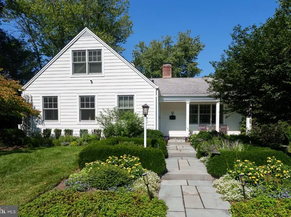 19 Maple Ln, Pennington, NJ 08534