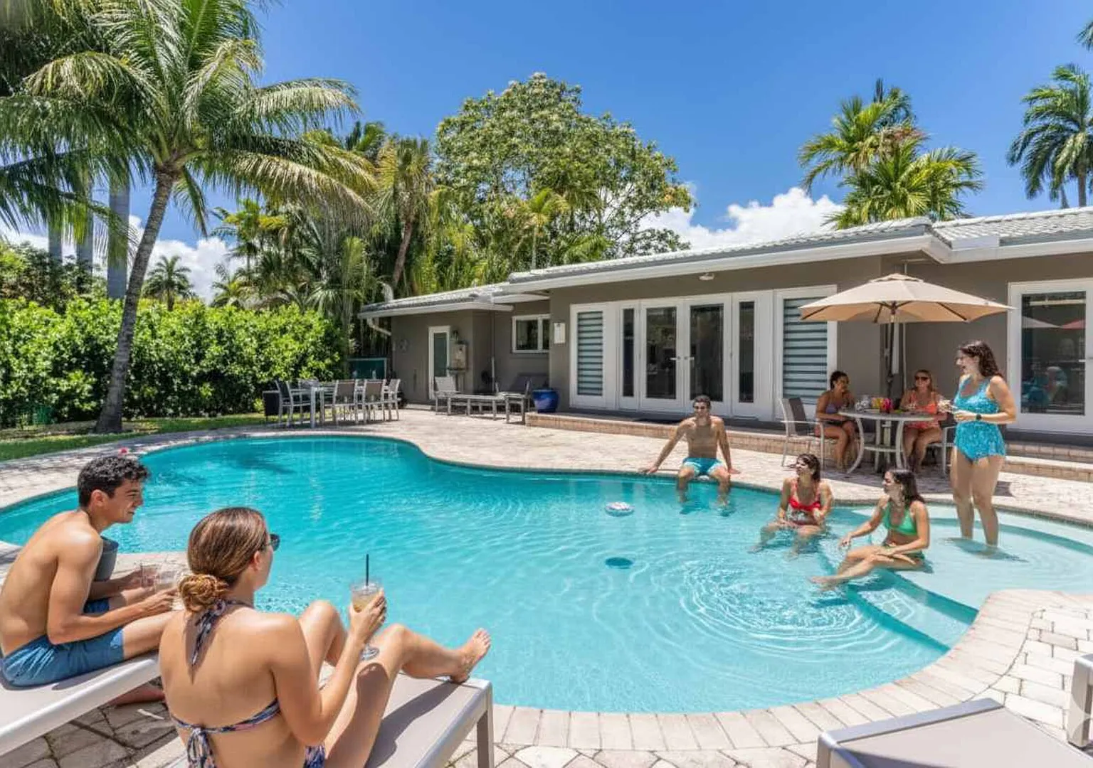 Heated Pool 3BR Home 4 Min to Hollywood Beach — Photo 4