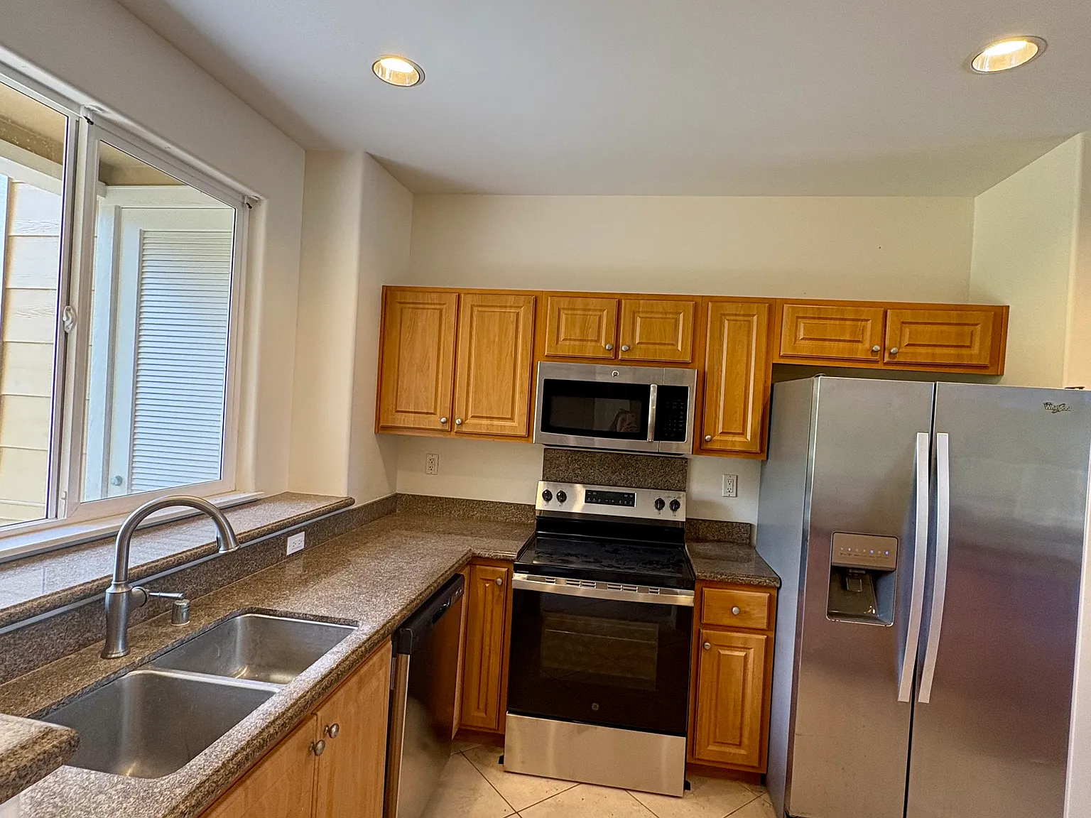 2 bed, 1014 sqft, $3,200 — Photo 2