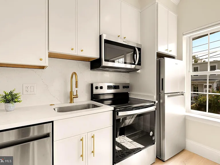3542 T St NW #2 — Photo 7