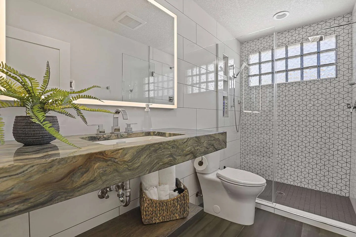 3 bed, 1300 sqft, $4,000 — Photo 3