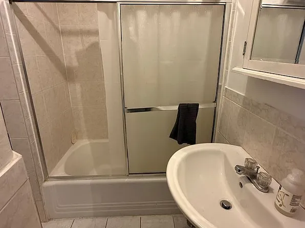 322 W 53rd St APT 1, New York, NY 10019