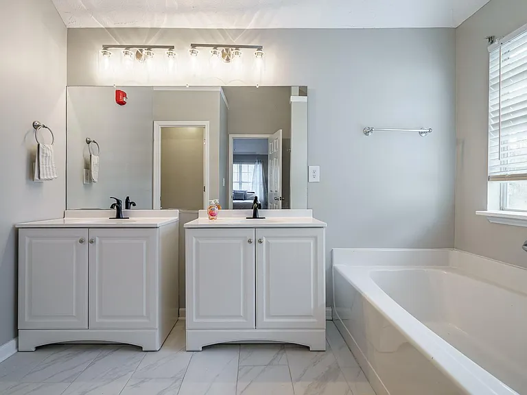 Creekview Dr — Photo 5