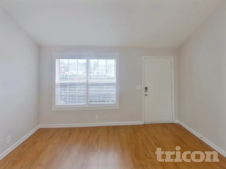 1258 Tiree Dr — Photo 2