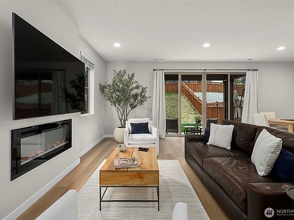 3rd image of 12913 193rd Avenue E