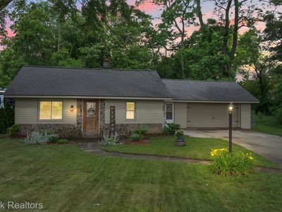 888 Mallock Rd, White Lake, MI, 48386