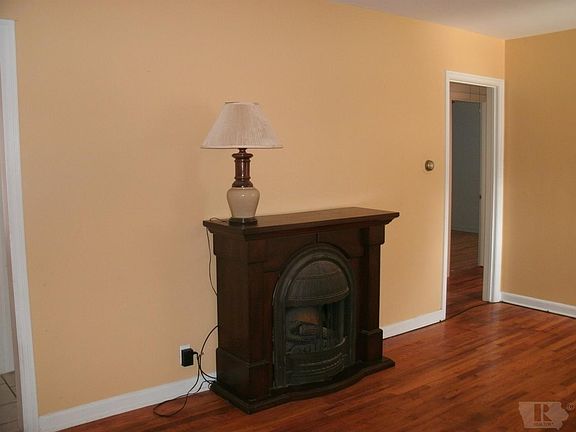 4th image of 609 Skyline Dr