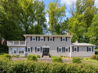 14 Parkwood Rd, Succasunna, NJ 07876