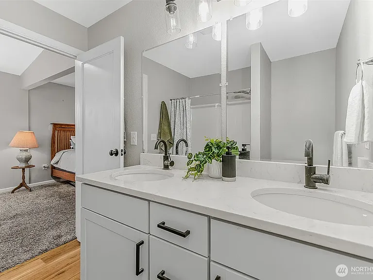 116 NE James St — Photo 14