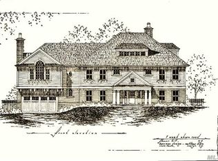 1 W Shore Rd, Roslyn, NY 11576