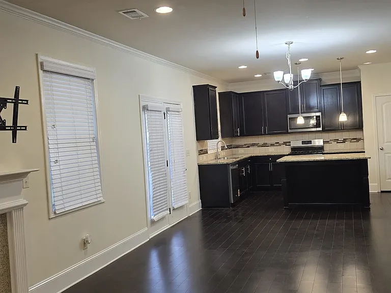 3985 Cordova Ln — Photo 3