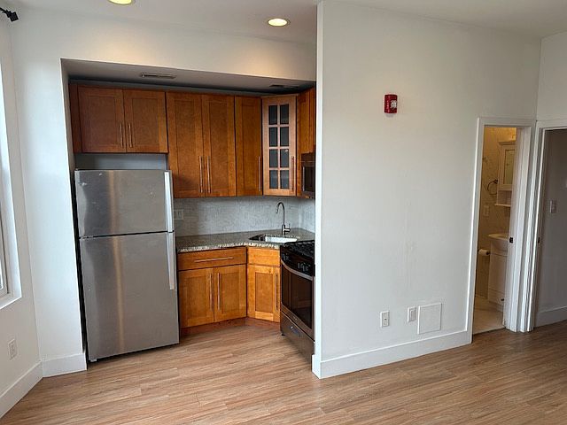 1st image of 2719 W Girard Ave #2F