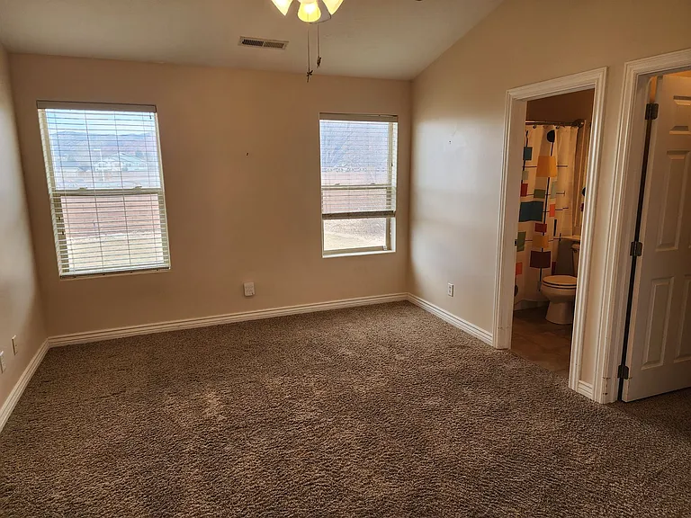 1421 Northern View Dr — Photo 7
