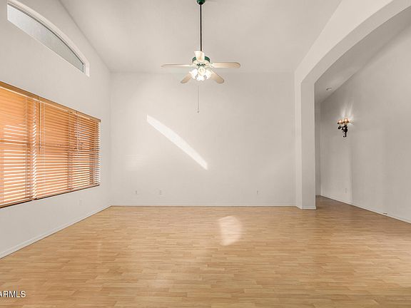 4th image of 457 W MONTEREY Avenue