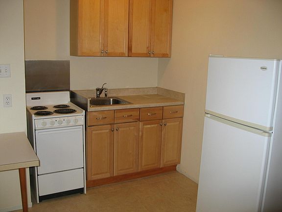 2nd image of 250 28th St APT 2