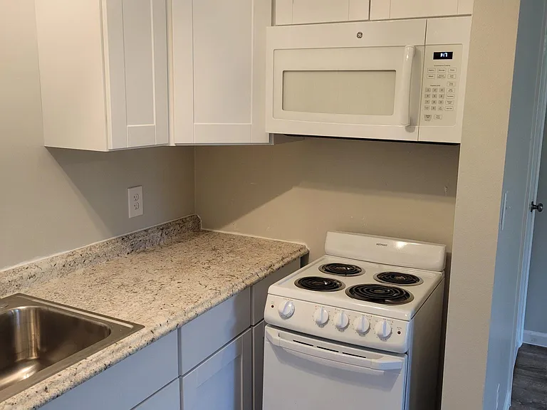 5916 Lago Vista Way #B — Photo 3