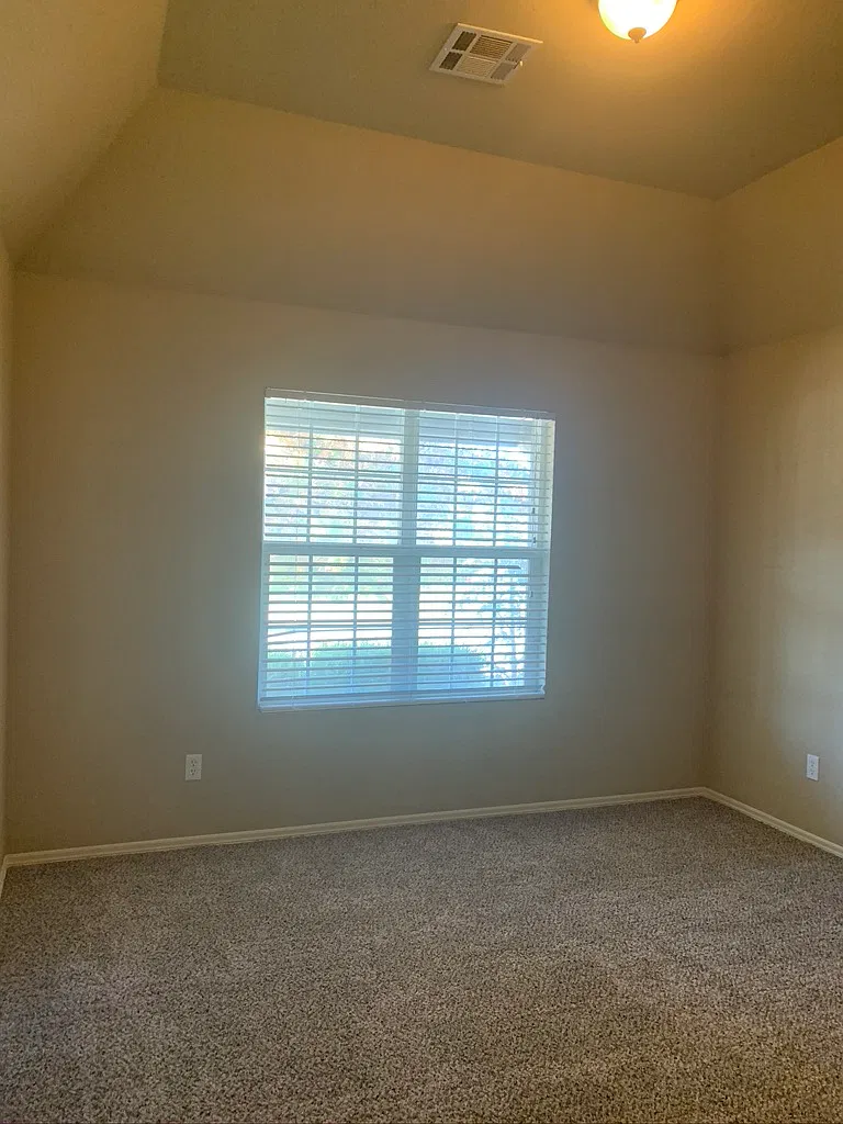 10105 N 140th E Ave - 4 BR, 2 BA in Owasso, Coffee Creek - Walk to Northeast Elementary! — Photo 4