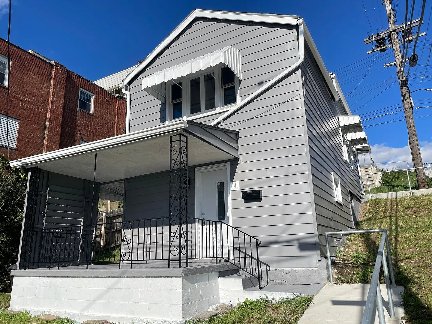 Updated 2 bedroom 1 bath home for rent — Photo 2