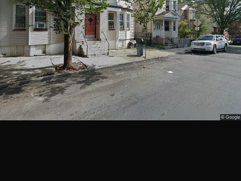 317 W Runyon St #L — Photo 1