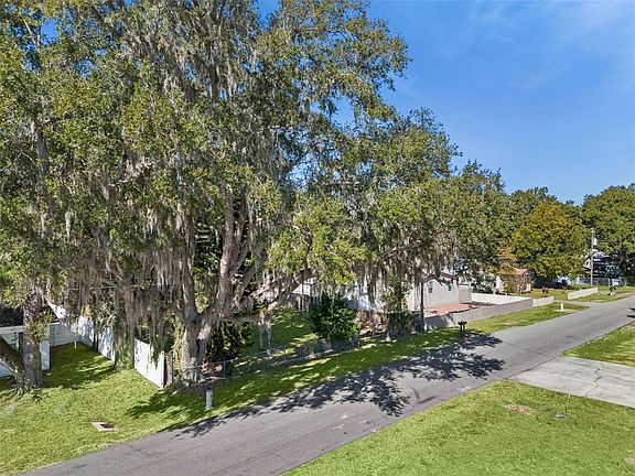 2nd image of 1724 Evergreen St