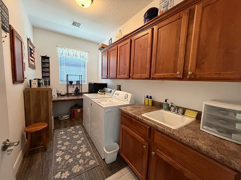 457 Highland View Ct — Photo 21