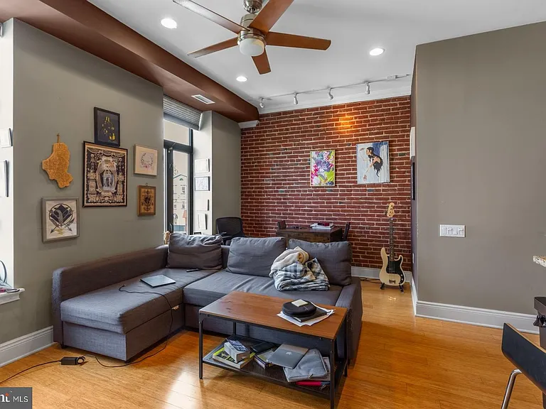 530 W Girard Ave #2 — Photo 5