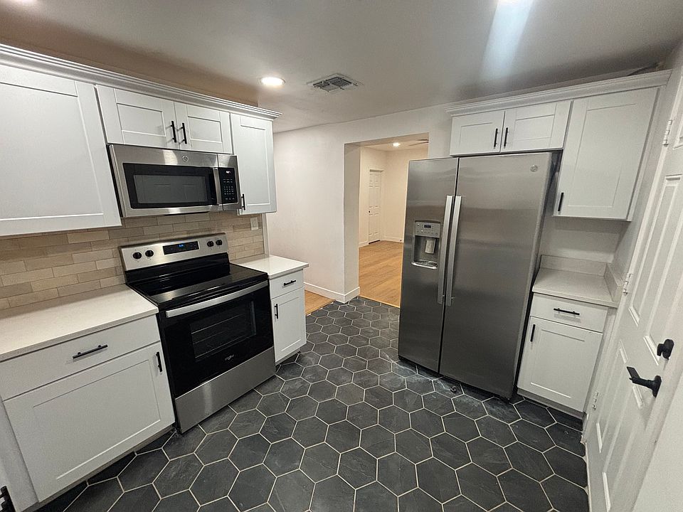 1st image of 564 N Sirrine #A